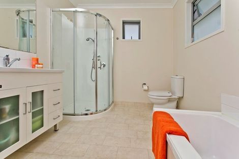 Photo of property in 115 Sunnynook Road, Forrest Hill, Auckland, 0620