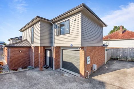 Photo of property in 3155a Great North Road, New Lynn, Auckland, 0600