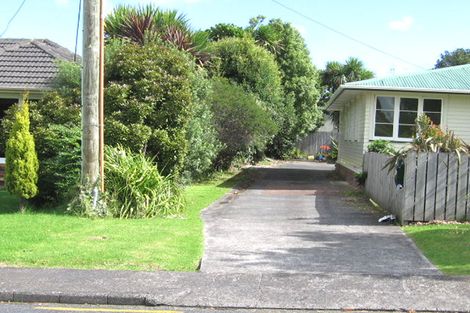 Photo of property in 2/33 Neil Avenue, Te Atatu Peninsula, Auckland, 0610