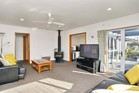 Photo of property in 2 Melford Close, Rangiora, 7400