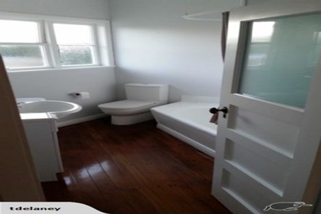 Photo of property in 60 Old Lake Road, Narrow Neck, Auckland, 0624