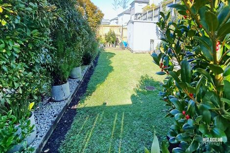 Photo of property in 14 Arthur Rolfe Lane, Swanson, Auckland, 0614
