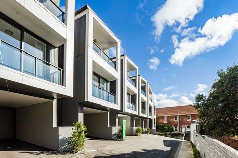 Photo of property in 1/18 Oriental Terrace, Oriental Bay, Wellington, 6011