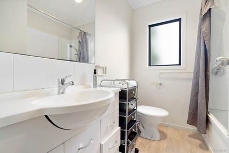 Photo of property in 34 Cedar Heights Avenue, Massey, Auckland, 0614