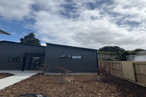 Photo of property in 98 Tirimoana Road, Te Atatu South, Auckland, 0602