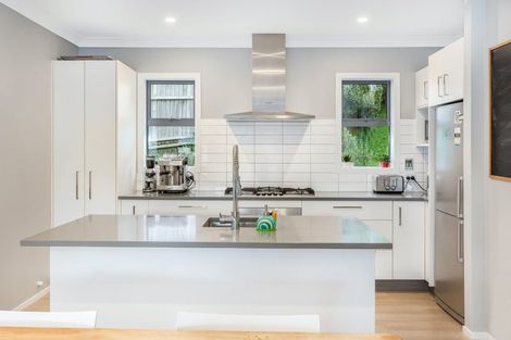 Photo of property in 3 Shoal Place, Whitby, Porirua, 5024