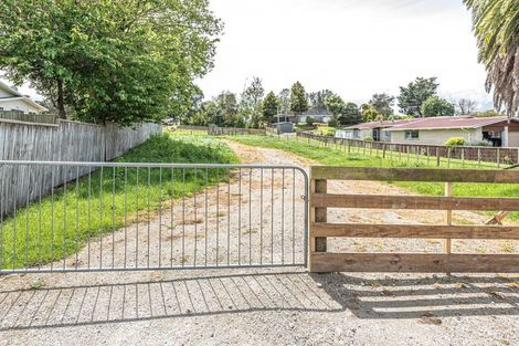 Photo of property in 28 Weraroa Road, Waverley, 4510