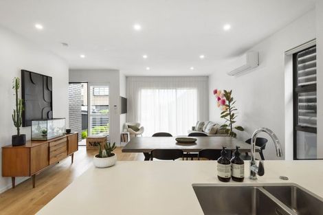 Photo of property in 10 Nga Tutu Place, Belmont, Auckland, 0622