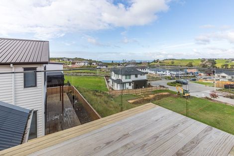 Photo of property in 9 Kumukumu Road, Long Bay, Auckland, 0630