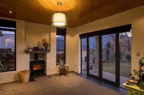 Photo of property in 50 Forest Heights, Wanaka, 9305