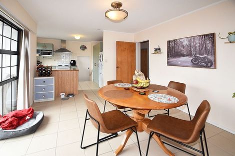 Photo of property in 1/5 Spring Grove, Henderson, Auckland, 0612