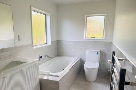 Photo of property in 22 Tetrarch Place, Totara Vale, Auckland, 0629