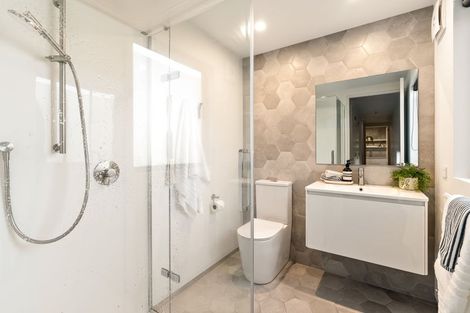 Photo of property in 47 Mount Pleasant Road, Aro Valley, Wellington, 6012