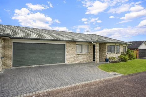 Photo of property in 16 Castlehill Court, Wattle Downs, Auckland, 2103