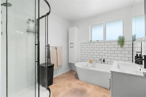 Photo of property in 13 Davidson Crescent, Hornby, Christchurch, 8042