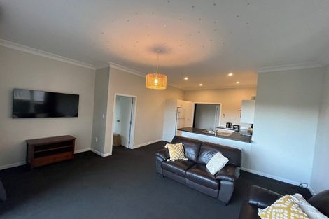 Photo of property in 62 Kelburn Parade, Kelburn, Wellington, 6012