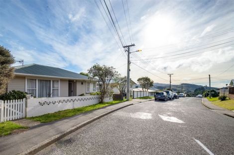 Photo of property in 20 Catherine Crescent, Paparangi, Wellington, 6037