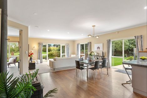 Photo of property in 100 Willowview Drive, Redwood, Christchurch, 8051