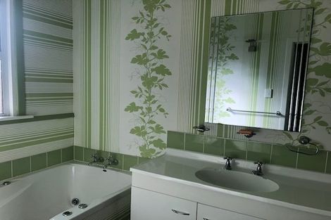 Photo of property in 33 Breakwater Road, Moturoa, New Plymouth, 4310