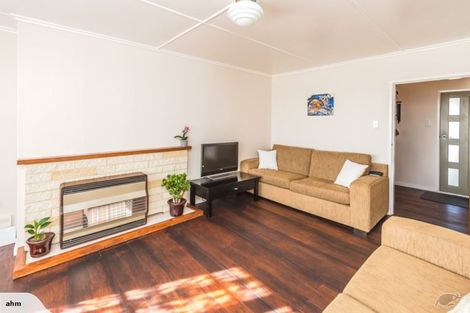 Photo of property in 10 Maire Street, Gonville, Whanganui, 4501