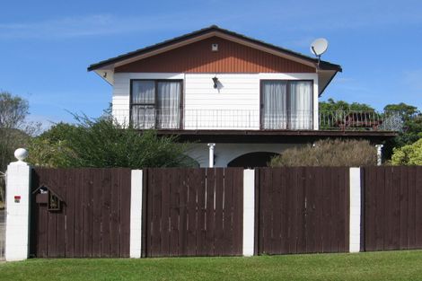 Photo of property in 17 Larissa Avenue, Henderson, Auckland, 0610