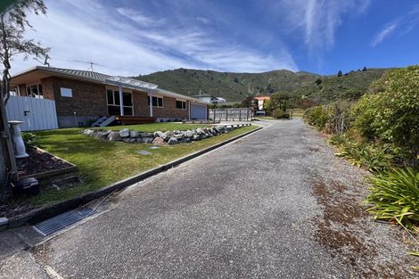 Photo of property in 67 Moana View Road, Waikawa, Picton, 7220