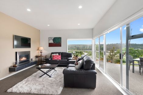 Photo of property in 215d Schnapper Rock Road, Schnapper Rock, Auckland, 0632