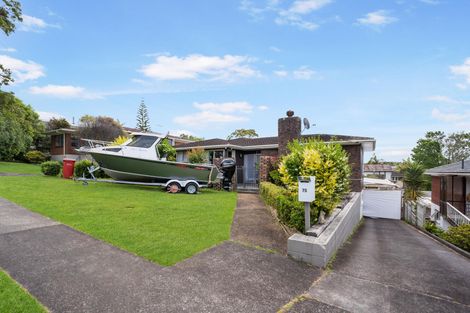 Photo of property in 75 Gossamer Drive, Pakuranga Heights, Auckland, 2010