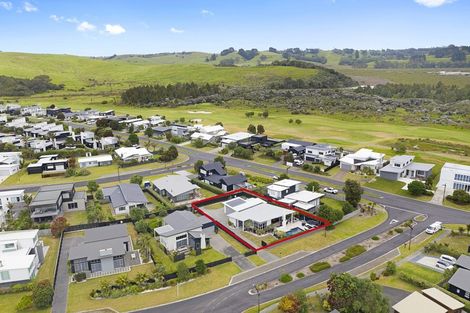 Photo of property in 4 Paraoa Crescent, Omaha, Warkworth, 0986