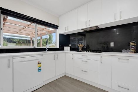 Photo of property in 27 Richfield Crescent, Westgate, Auckland, 0614