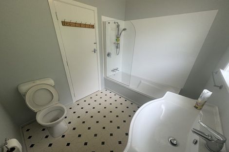 Photo of property in 46 Catherine Crescent, Paparangi, Wellington, 6037