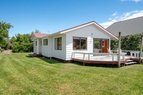 Photo of property in 16 Irwin Place, Kinloch, Taupo, 3377