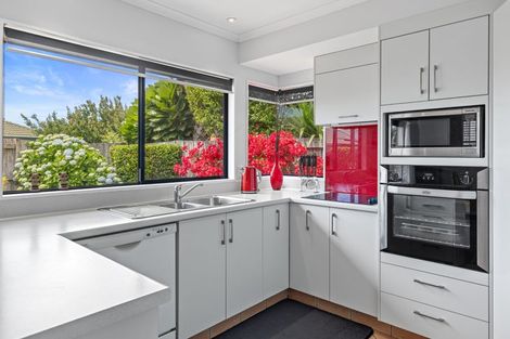 Photo of property in 37 Beachlands Place, Papamoa Beach, Papamoa, 3118