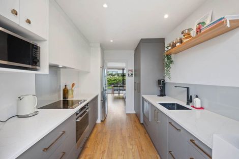 Photo of property in 3/132 Onewa Road, Northcote, Auckland, 0627
