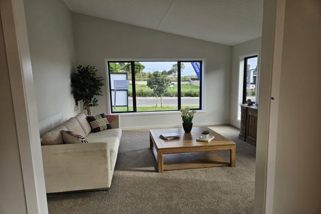 Photo of property in 17 Te Rata Boulevard, Karaka, 2124