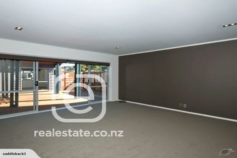 Photo of property in 62 Rising Parade, Fairview Heights, Auckland, 0632