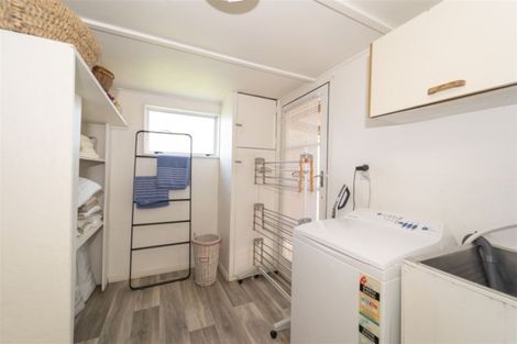 Photo of property in 1 Kempton Street, Greytown, 5712