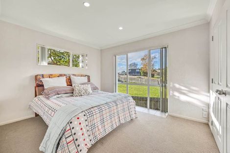 Photo of property in 52 Mirrabooka Avenue, Botany Downs, Auckland, 2010