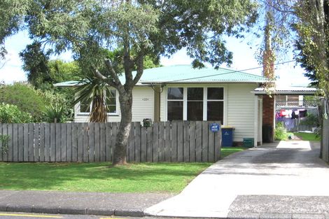 Photo of property in 1/33 Neil Avenue, Te Atatu Peninsula, Auckland, 0610