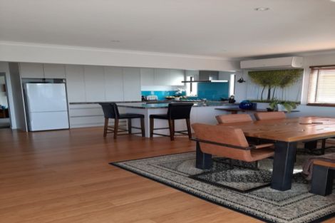 Photo of property in 21 Gledstane Road, Stanmore Bay, Whangaparaoa, 0932