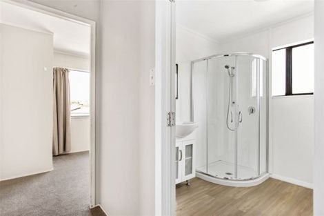 Photo of property in 43a Sunhaven Drive, Newlands, Wellington, 6037