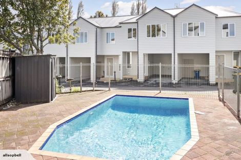 Photo of property in 3/30 John Jennings Drive, Oteha, Auckland, 0632