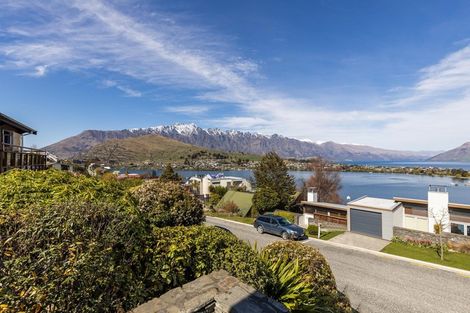 Photo of property in 16 Earnslaw Terrace, Queenstown, 9300