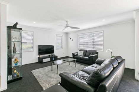 Photo of property in 24 Harding Drive, Papamoa Beach, Papamoa, 3118