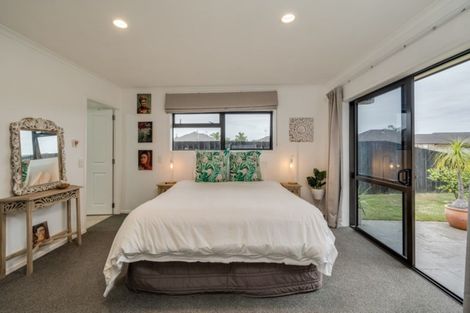 Photo of property in 41 Putaka Place, Papamoa Beach, Papamoa, 3118