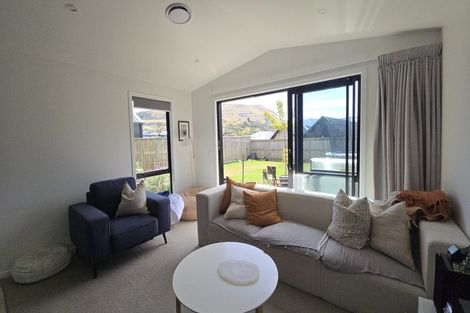 Photo of property in 16 Barn Road, Jacks Point, 9371