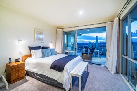 Photo of property in 160 Kittiwake Drive, Schnapper Rock, Auckland, 0632