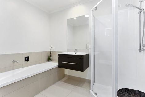 Photo of property in 44b Gilbransen Road, Kumeu, 0810