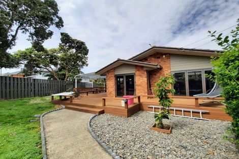 Photo of property in 37 Parkhill Road, Mellons Bay, Auckland, 2014