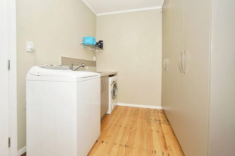 Photo of property in 2 Dover Road, St Andrews, Hamilton, 3200